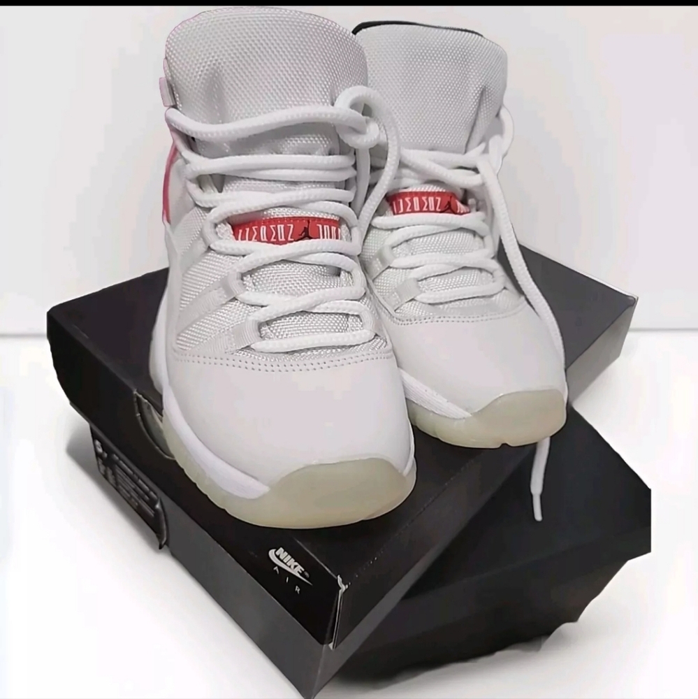 Air Jordan 11 Retro Grade School Size 5Y - Platinum Tint
